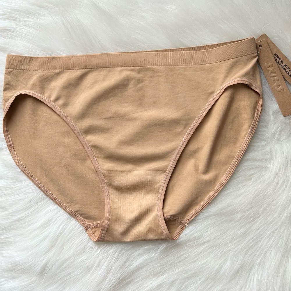 SKIMS Soft Smoothing Seamless Brief M PN-BRF-9300